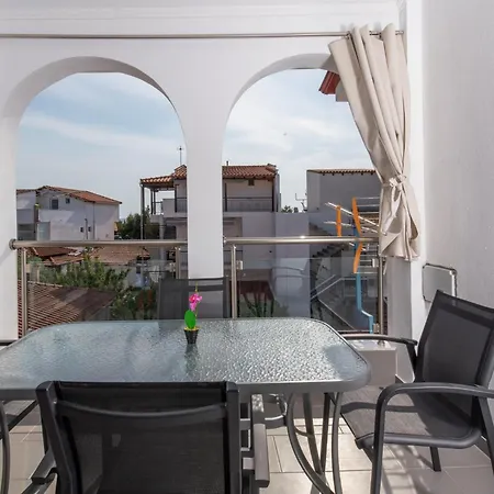 Elegant Stelios Торони