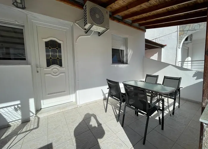 Elegant Stelios Toroni