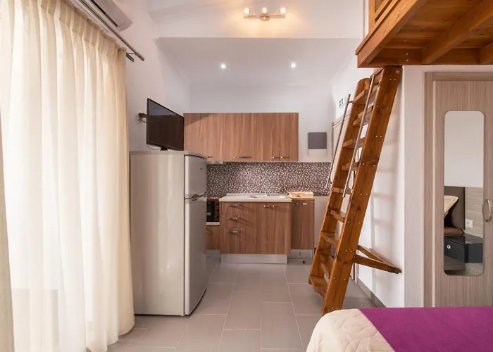 Elegant Stelios טורוני