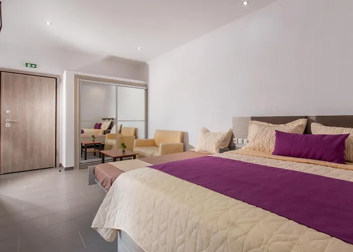 Elegant Stelios טורוני